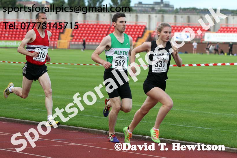 Senior graded 800 metres, 2019 North East Grand Prix, Gateshead Stadium. Photo: David T. Hewitson/Sports for All Pics